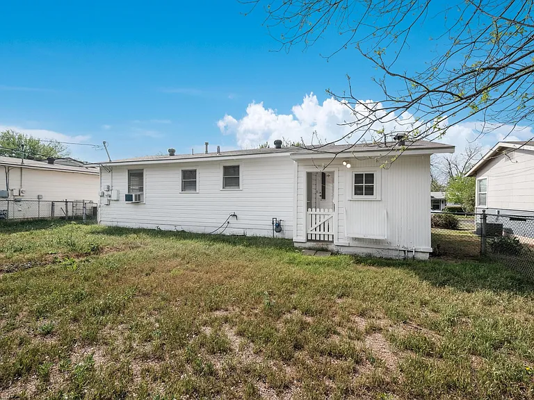 327 Olney Dr — Photo 14
