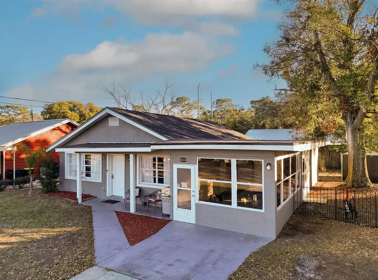 604 Glad Rd — Photo 1