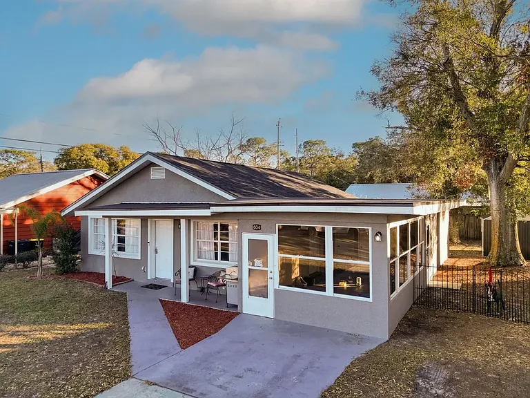 604 Glad Rd — Photo 1