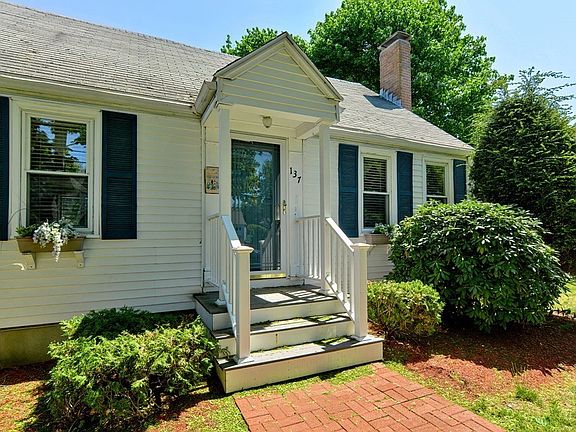 3rd image of 137 Willard Cir