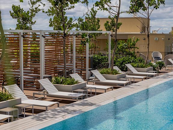 Level 8 Amenity Deck