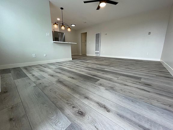 3rd image of 4075 Mississippi St APT 8
