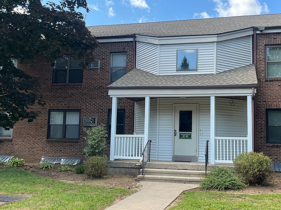 85 Wellington Drive;
Entrance to the Building's 4 units. 
There are 12 units in the building.