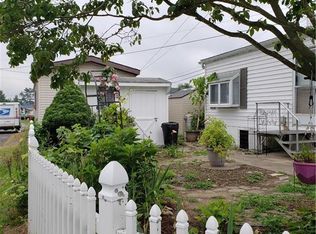 1 1st St, Beacon Falls, CT 06403