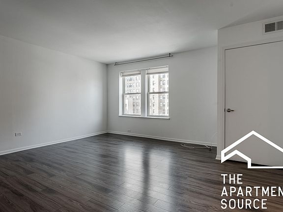 4th image of 924 W Carmen Ave #6B