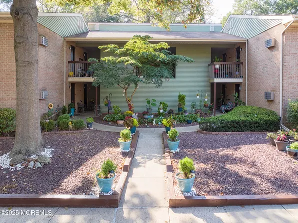 224 Medford Court #B, Manalapan, NJ 07726