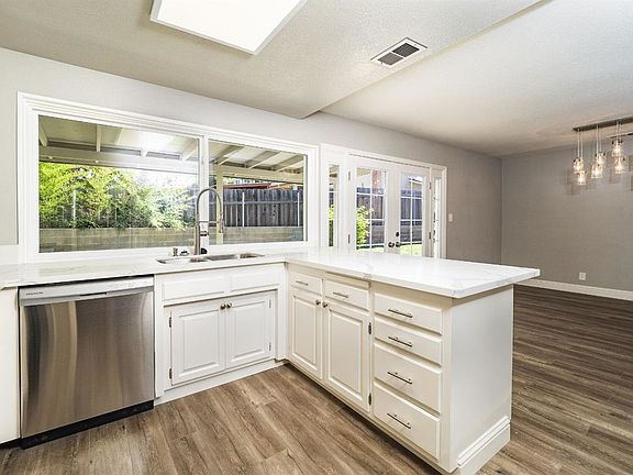 4th image of 6911 Woodmore Oaks Dr