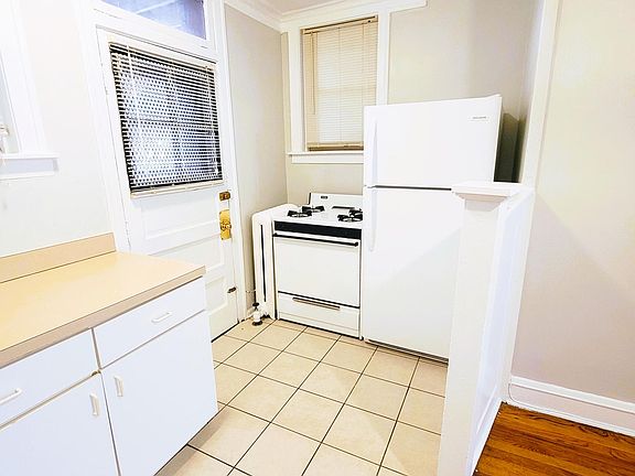 4th image of 1501 W Birchwood Ave #1