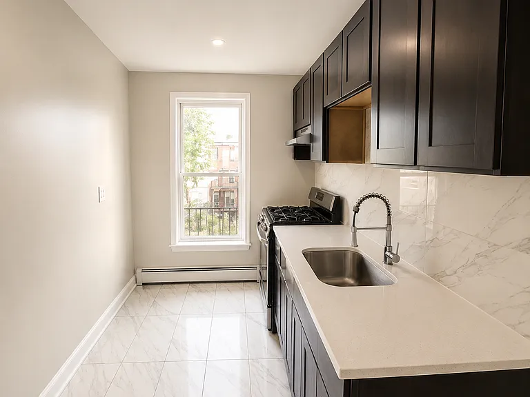 111-112 Lincoln Ave #1A — Photo 1