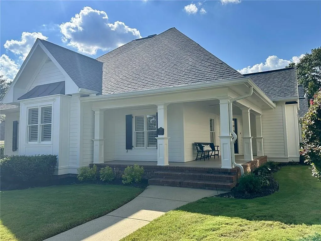 3 bed, 2.0 bath, 2053 sqft, $3,600 — Photo 3