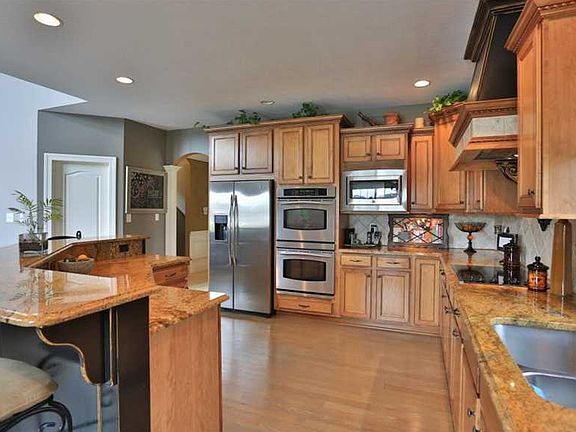 5th image of 13701 Fairwood Dr
