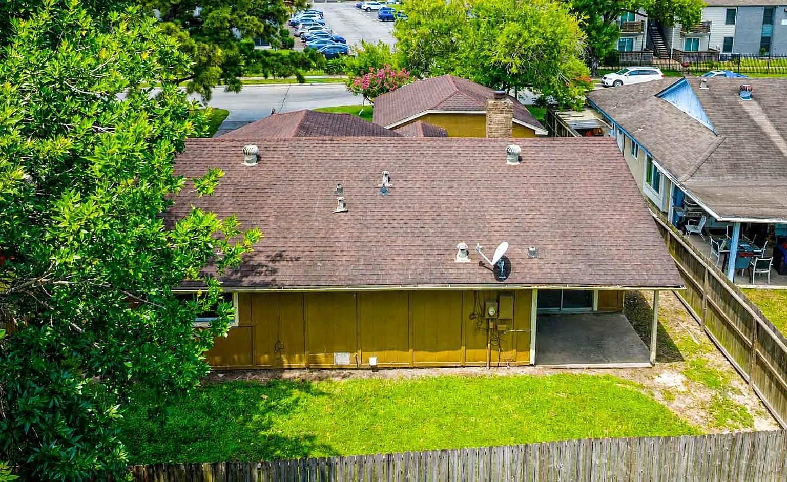 3 bed, 2.0 bath, 1342 sqft, $2,199 — Photo 4