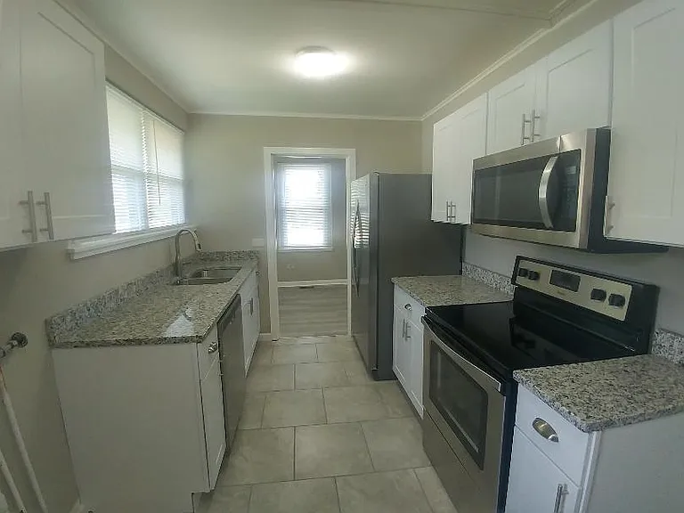 107 W Gettysburg Ave — Photo 5