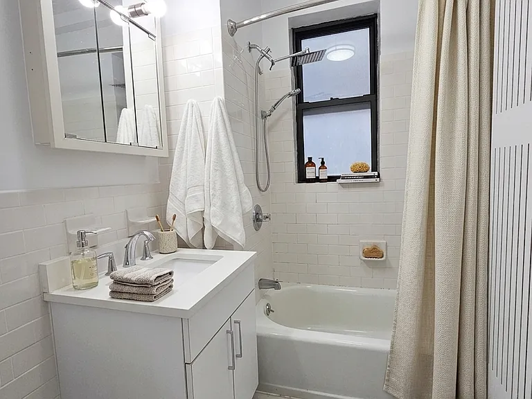 140 W 55th St #4C — Photo 4