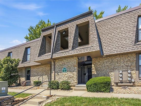 3rd image of 7405 W 102nd Ct #103
