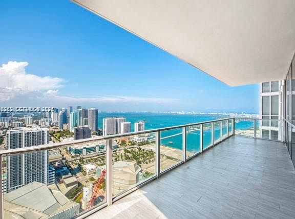 3rd image of 1100 Biscayne Blvd Unit 5205