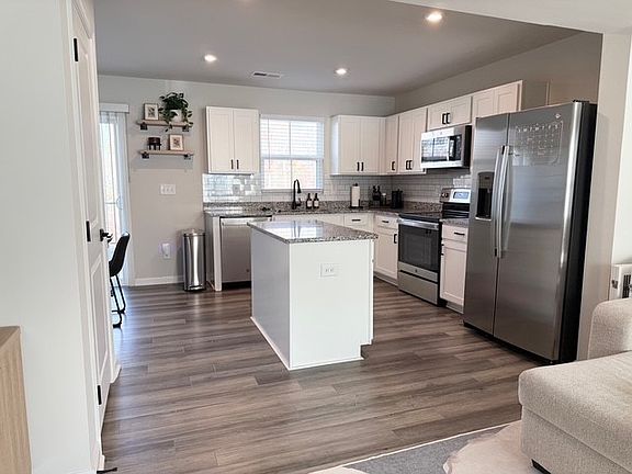 5th image of 216 Juglans Way