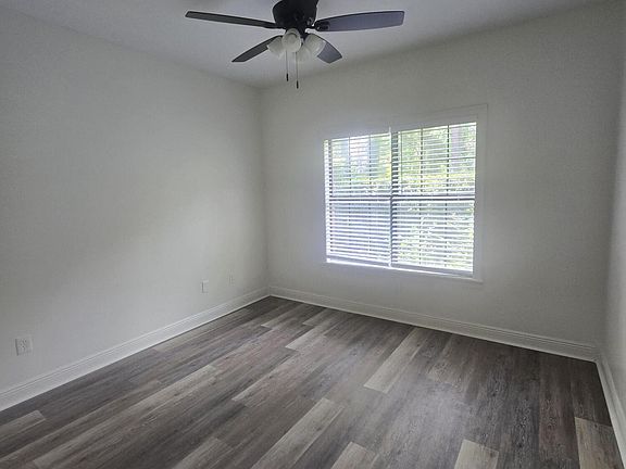 5th image of 212 Village Cir