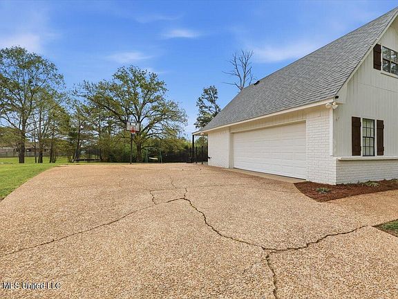 4th image of 106 Oakridge Cv