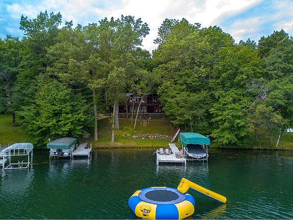 2nd image of 1332 Deer Lake Park