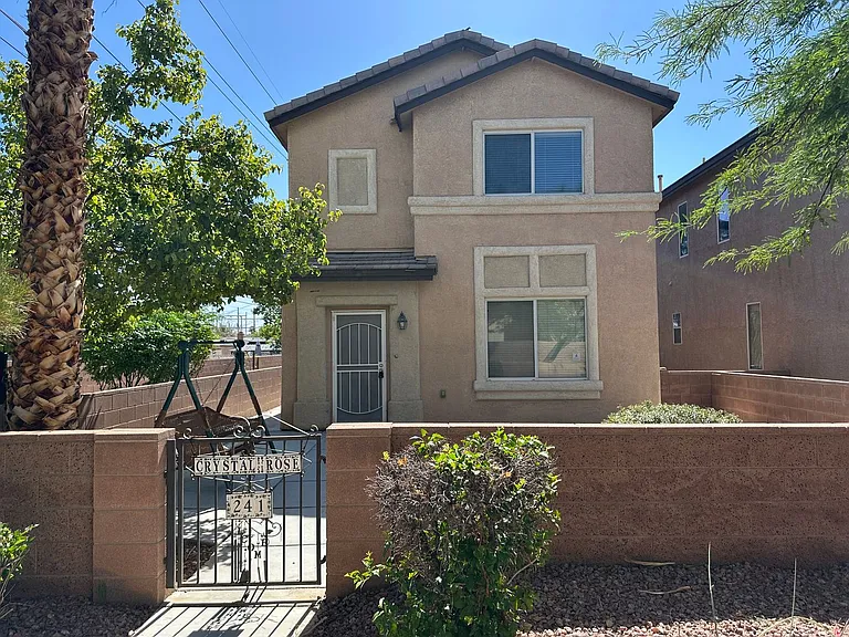 241 Crystal Rose Ct — Photo 21