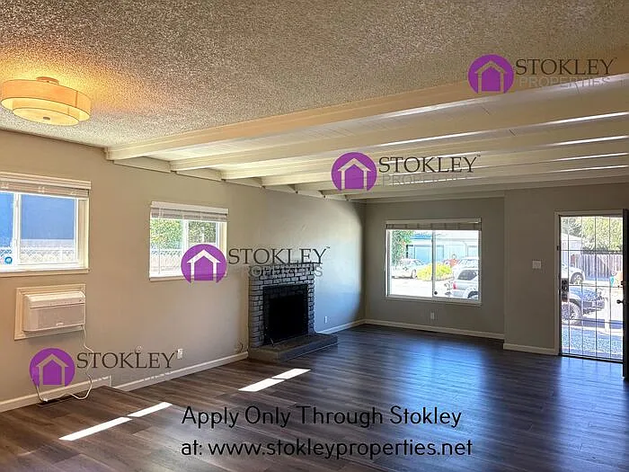 142 Gilbert Ct — Photo 3