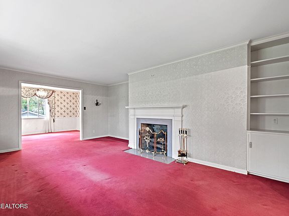 4th image of 8105 Chesterfield Dr