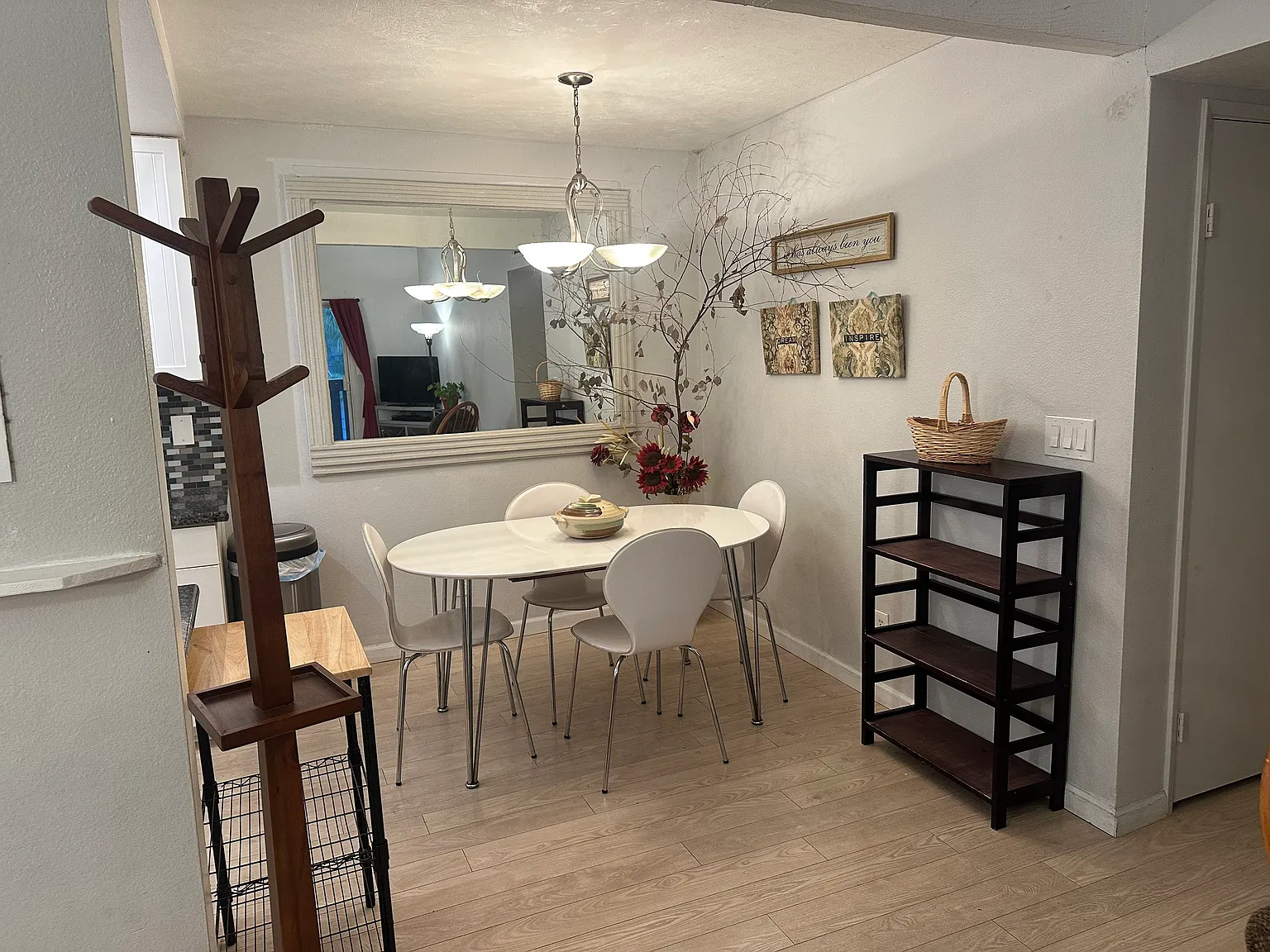 2 bed, 870 sqft, $3,750 — Photo 4