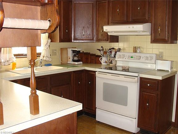 3rd image of 2245 Tanglewood Dr