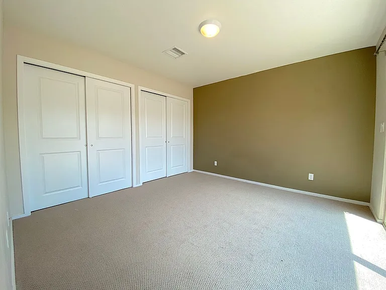 4004 Camelot Hts #B — Photo 30