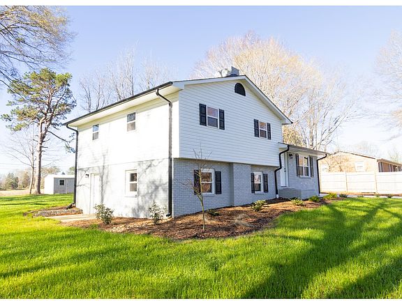 3rd image of 304 Scenic View Rd