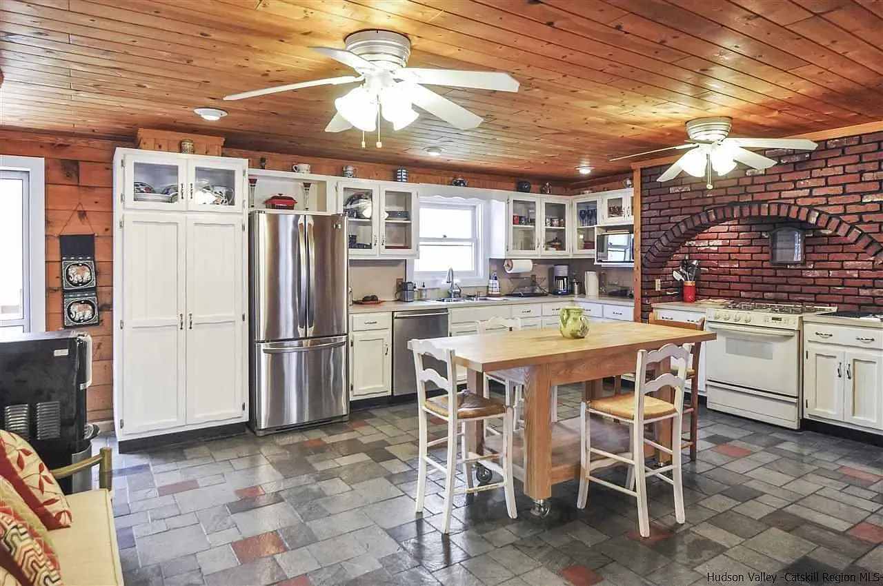 3 bed, 2658 sqft, $100 — Photo 3