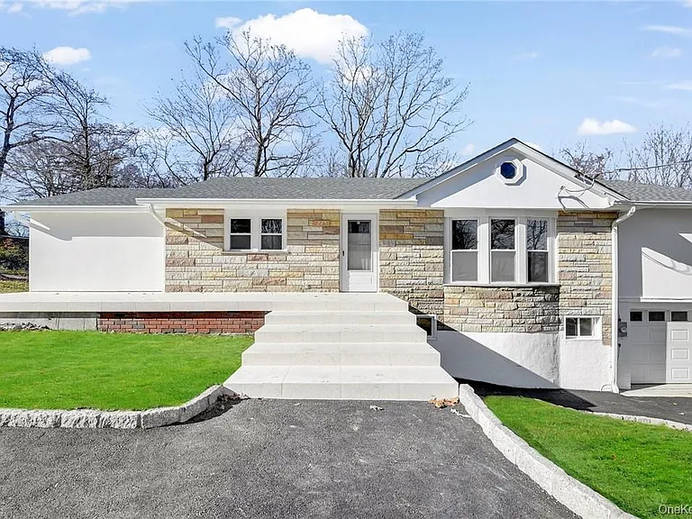 225 Hilltop St — Photo 5