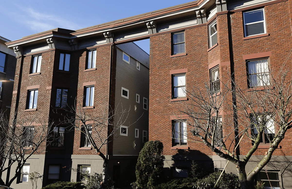 Building Photo - 203 W Comstock St