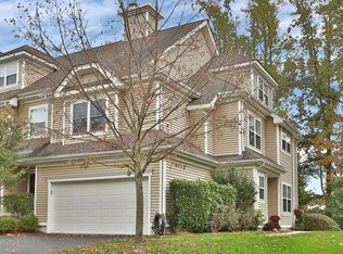 111 Hillcrest Ln, Peekskill, NY 10566