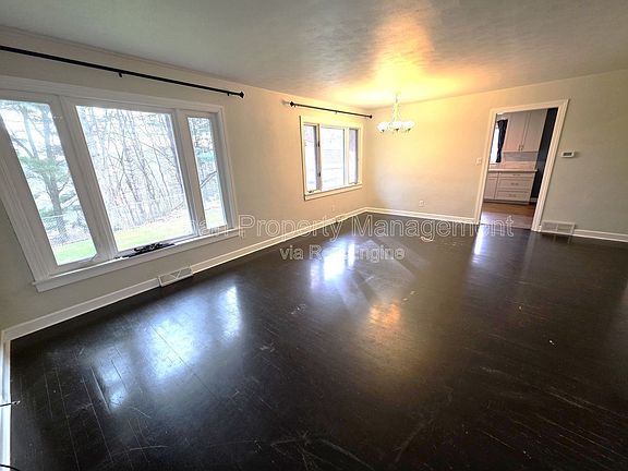 2nd image of 140 Parkridge Dr