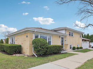 7901 E Prairie Rd, Skokie, IL 60076