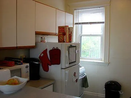 100 Queensberry St #14 — Photo 4