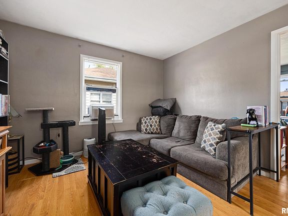 3rd image of 4206 S Granville Ave