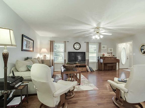 4th image of 6220 Royal River Dr