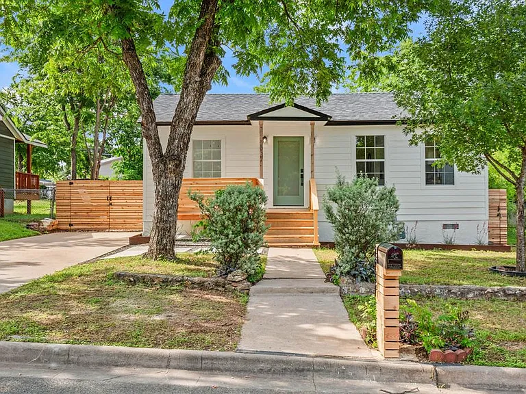 2937 Higgins St — Photo 24