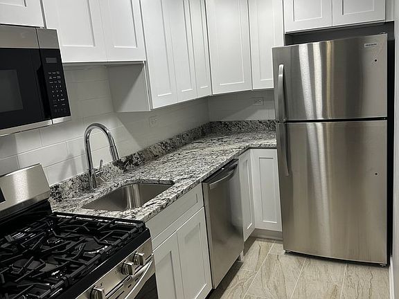 5th image of 3161 N Cambridge Ave APT 104