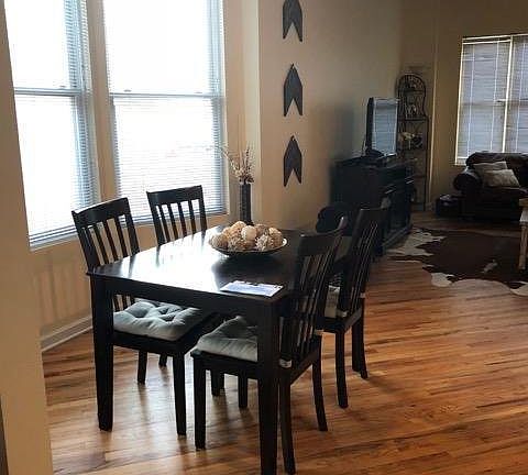 2nd image of 1549 W Barry Ave #1