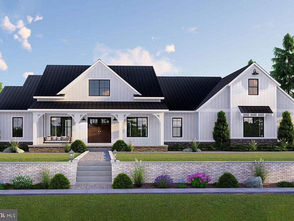 2nd image of 819 Heritage Rd