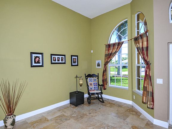 4th image of 2564 SW 28th Ave