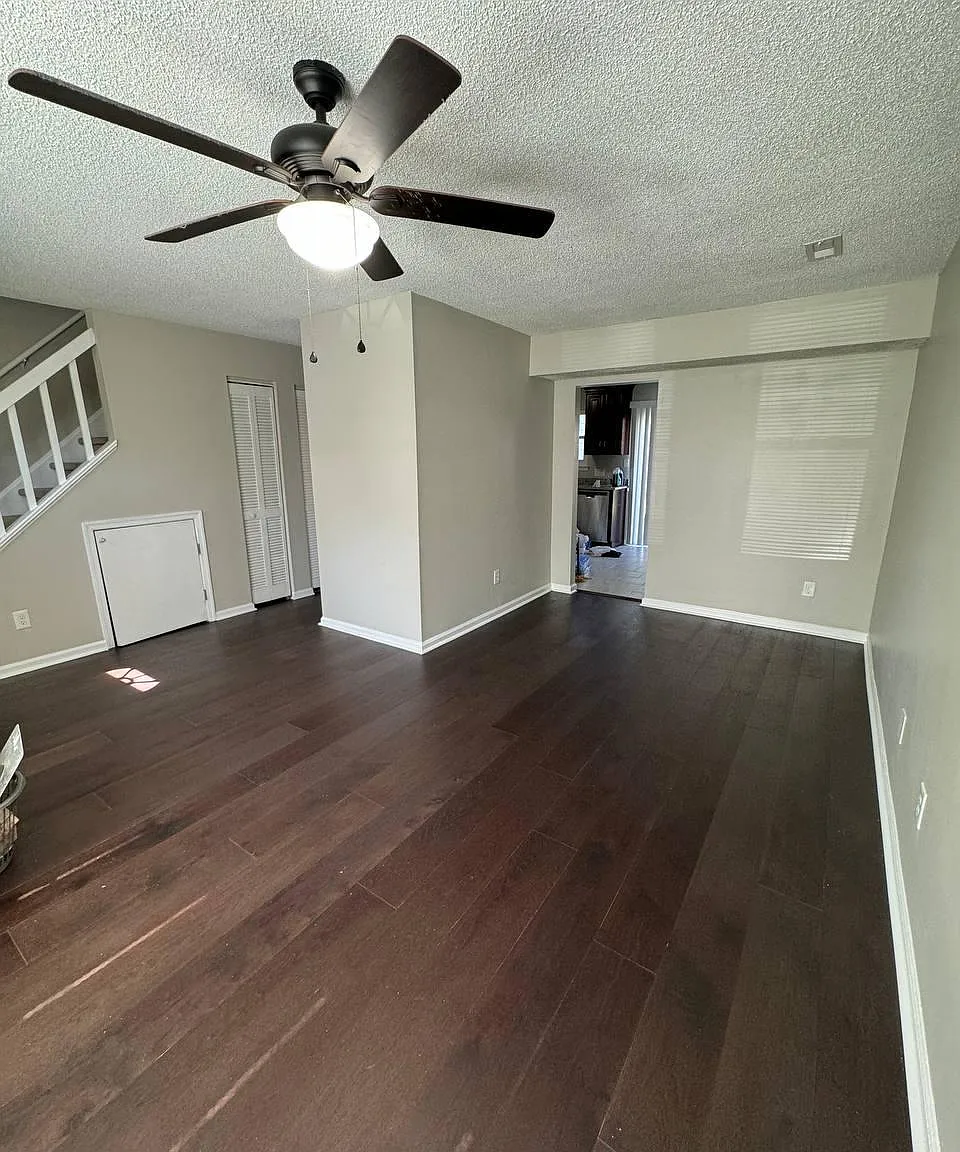617 Fox Creek Ct — Photo 4