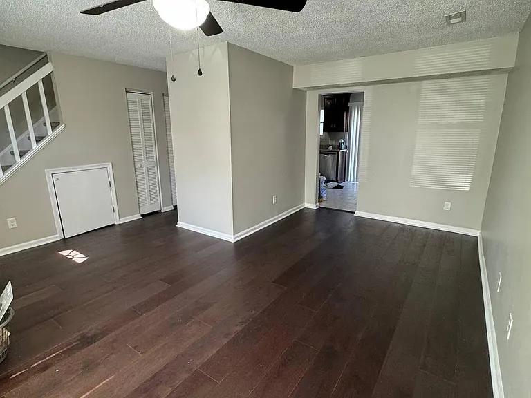 617 Fox Creek Ct — Photo 4