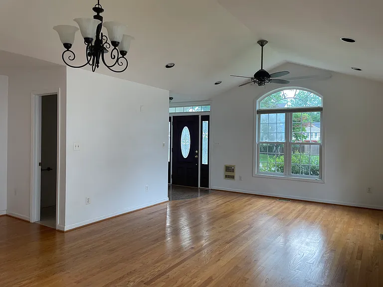 13813 Mustang Hill Ln — Photo 8