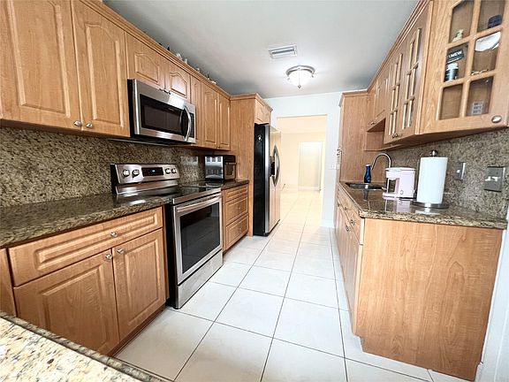 3rd image of 1421 NW 90th Way