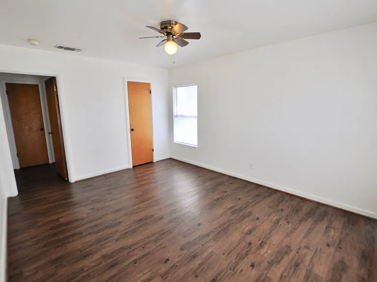 712 W Bridge St — Photo 10